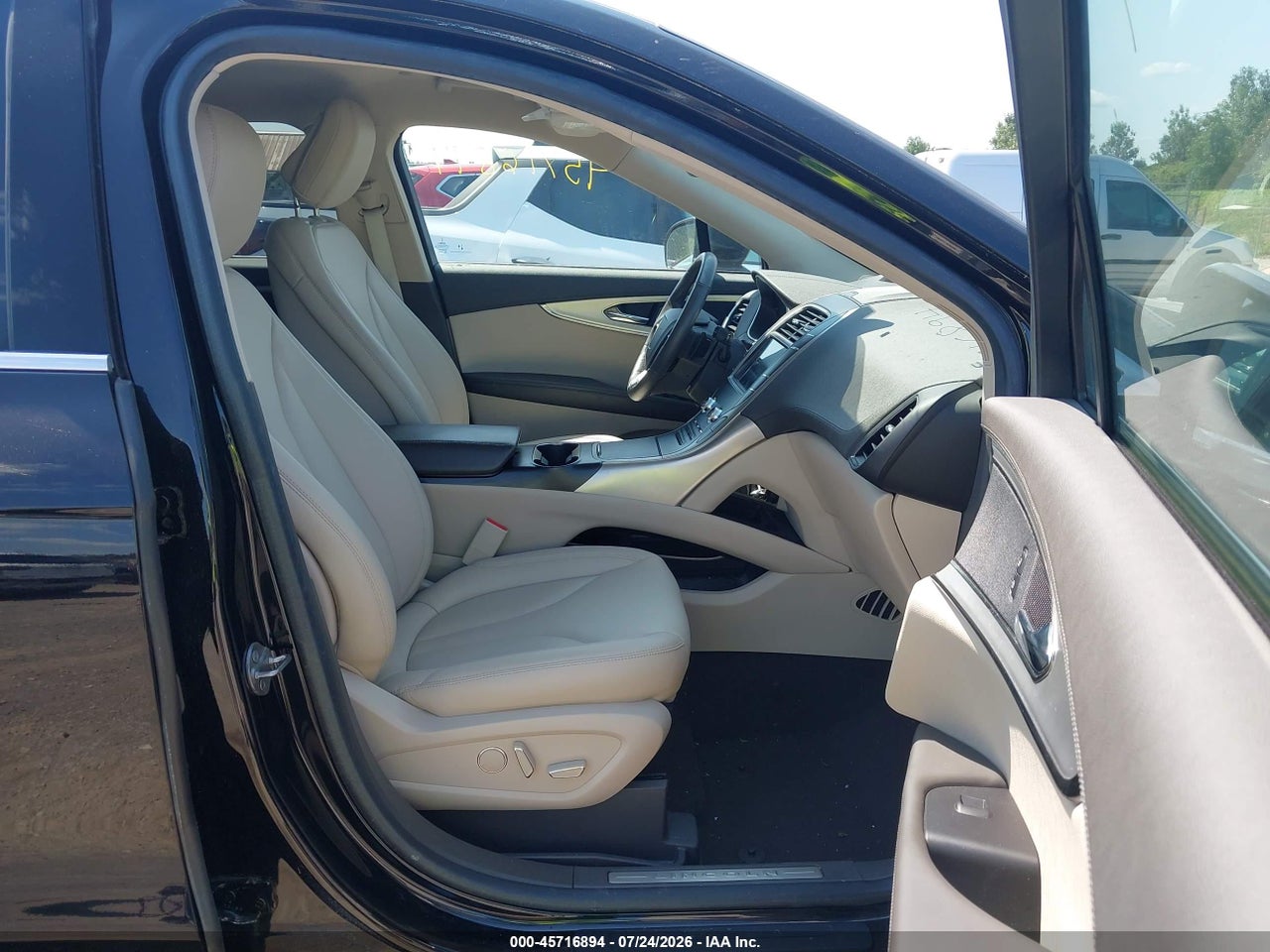 2020 LINCOLN NAUTILUS STANDARD · 5/11