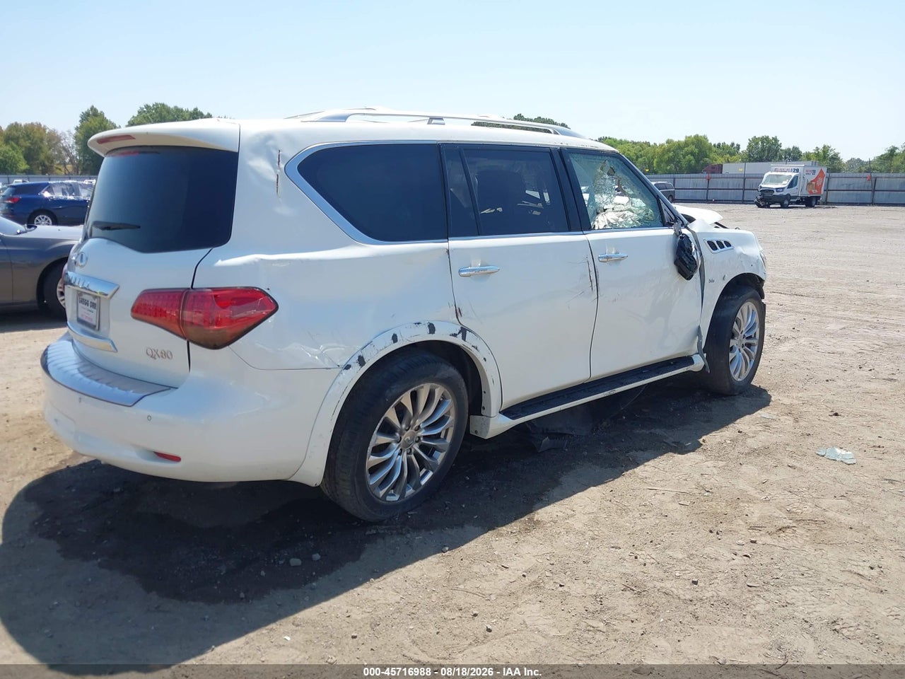 2017 INFINITI QX80 · 4/10