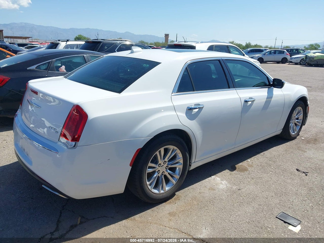 2016 CHRYSLER 300C   · 4/11