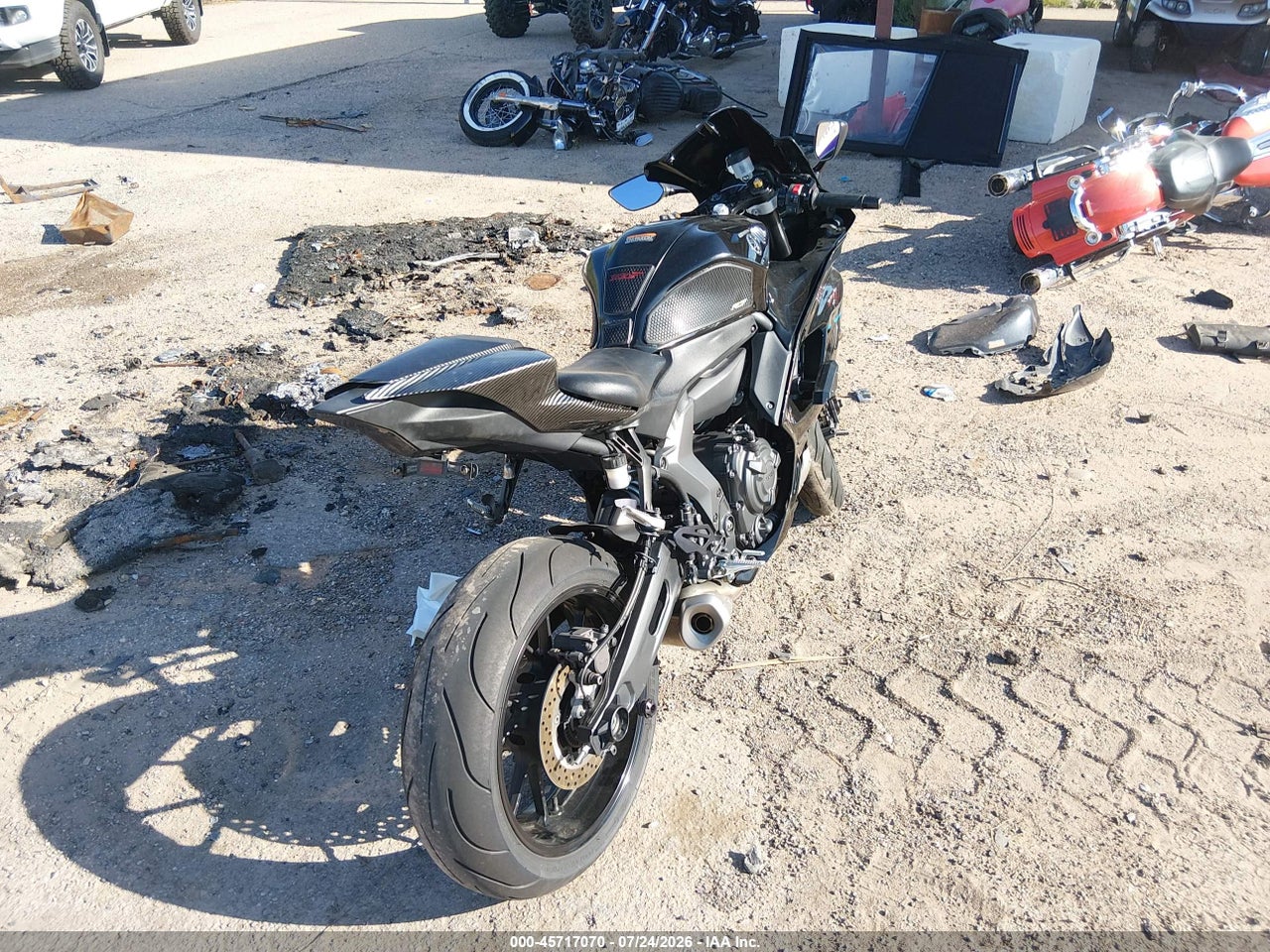 2022 YAMAHA YZFR7 · 3/10