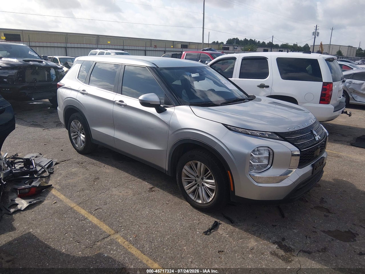 JA4J3UA8XRZ****** · 2024 MITSUBISHI OUTLANDER ES 2.5 2WD