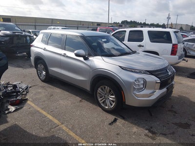 JA4J3UA8XRZ****** · 2024 MITSUBISHI OUTLANDER ES 2.5 2WD