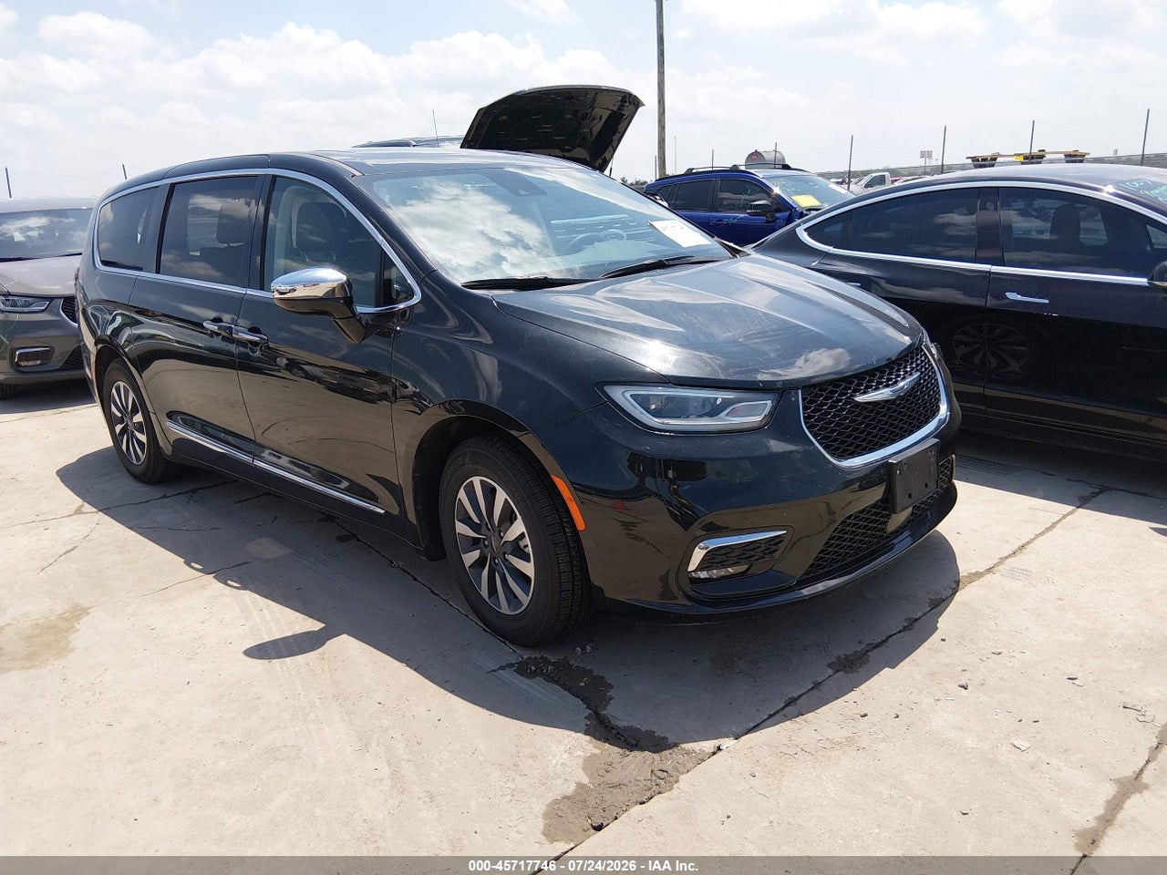2C4RC1S7XPR****** · 2023 CHRYSLER PACIFICA HYBRID LIMITED