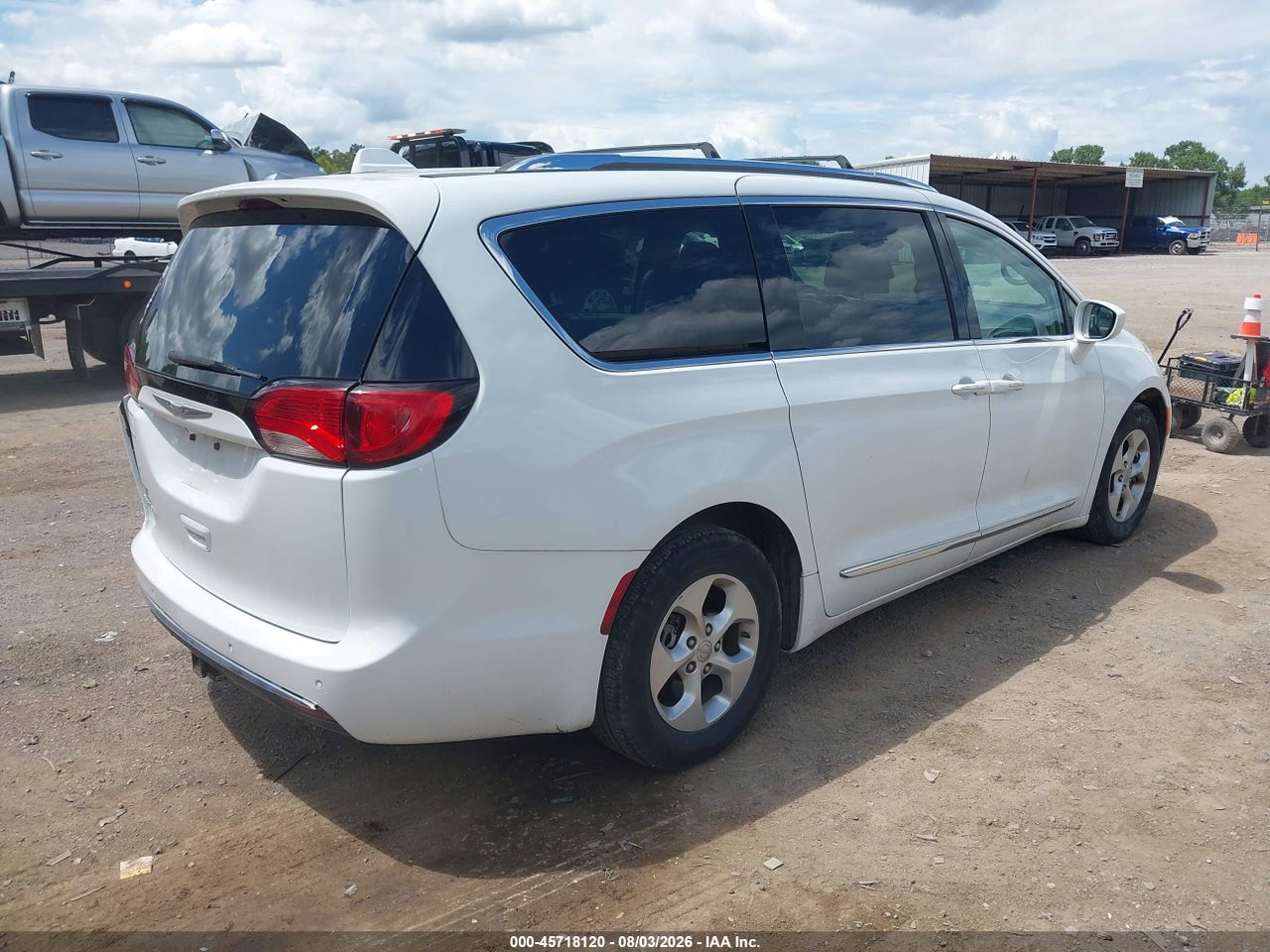 2017 CHRYSLER PACIFICA TOURING-L PLUS · 4/11