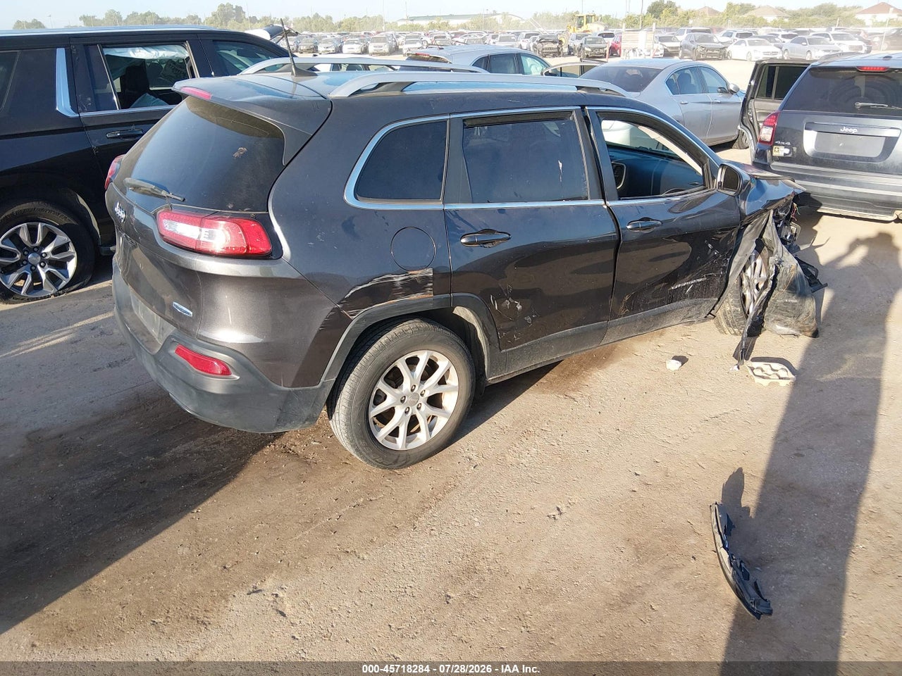 1C4PJLCB1GW****** · 2016 JEEP CHEROKEE LATITUDE · 4/11