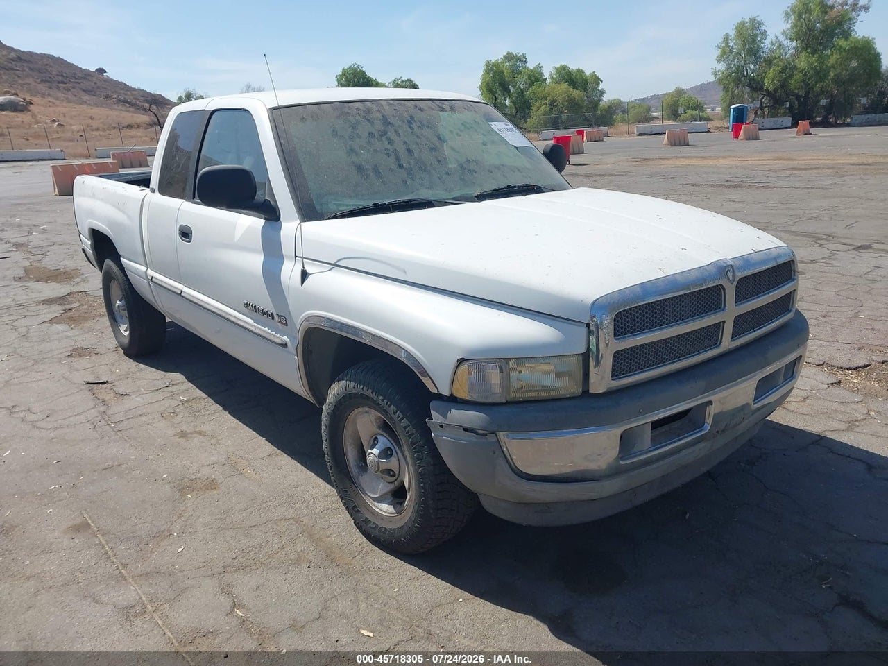 1B7HC13Z1YJ****** · 2000 DODGE RAM 1500 ST