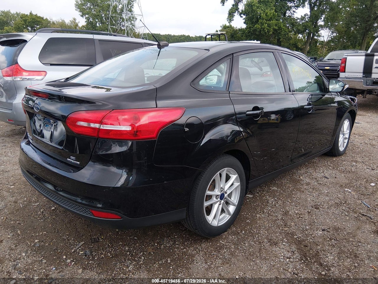 2015 FORD FOCUS SE · 4/11
