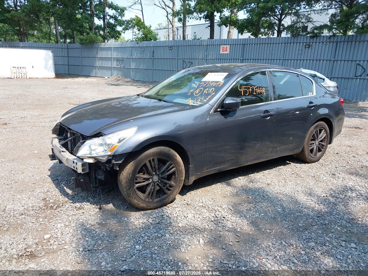2013 INFINITI G37X · 2/7