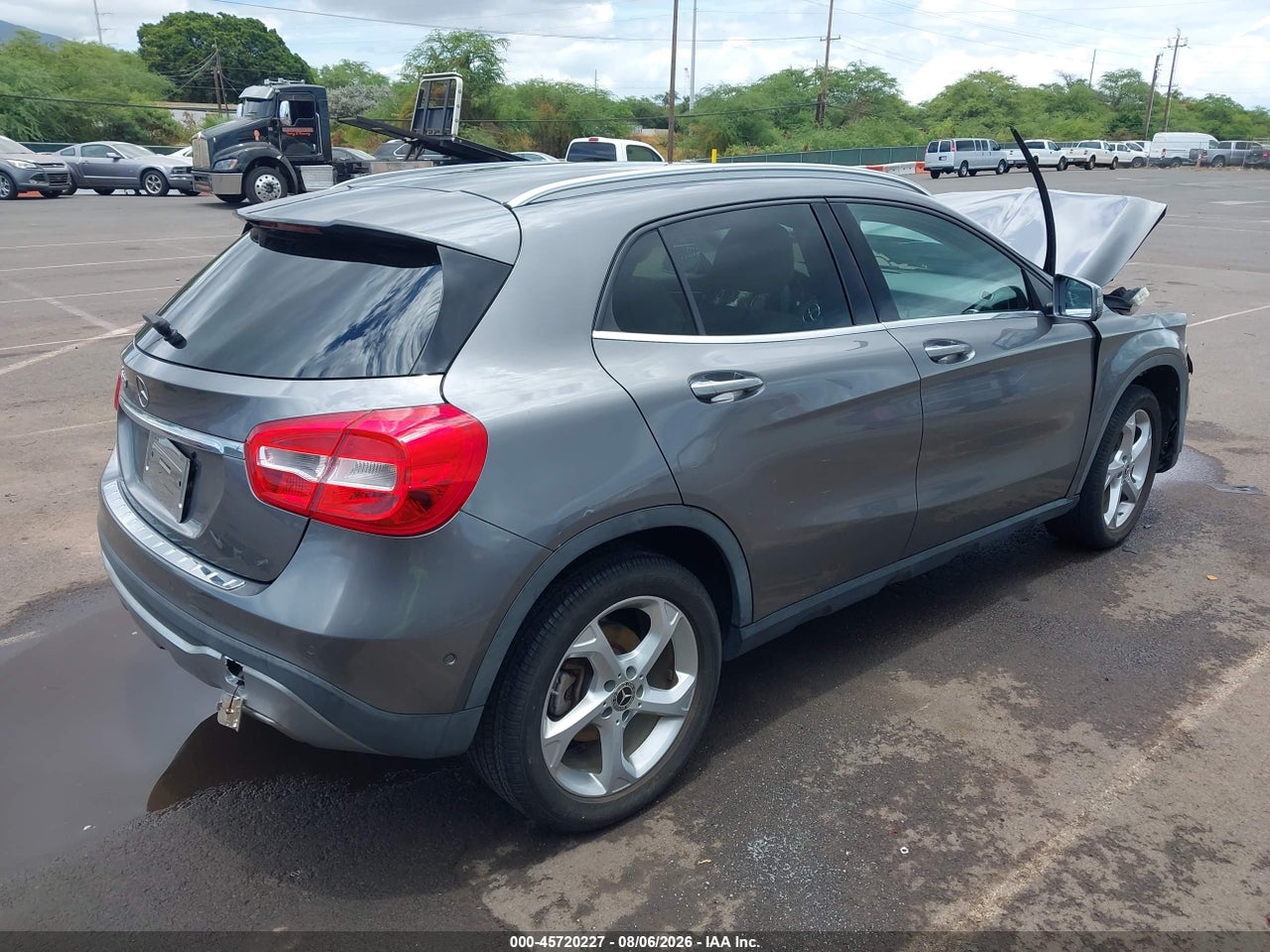 2020 MERCEDES-BENZ GLA 250 · 4/10
