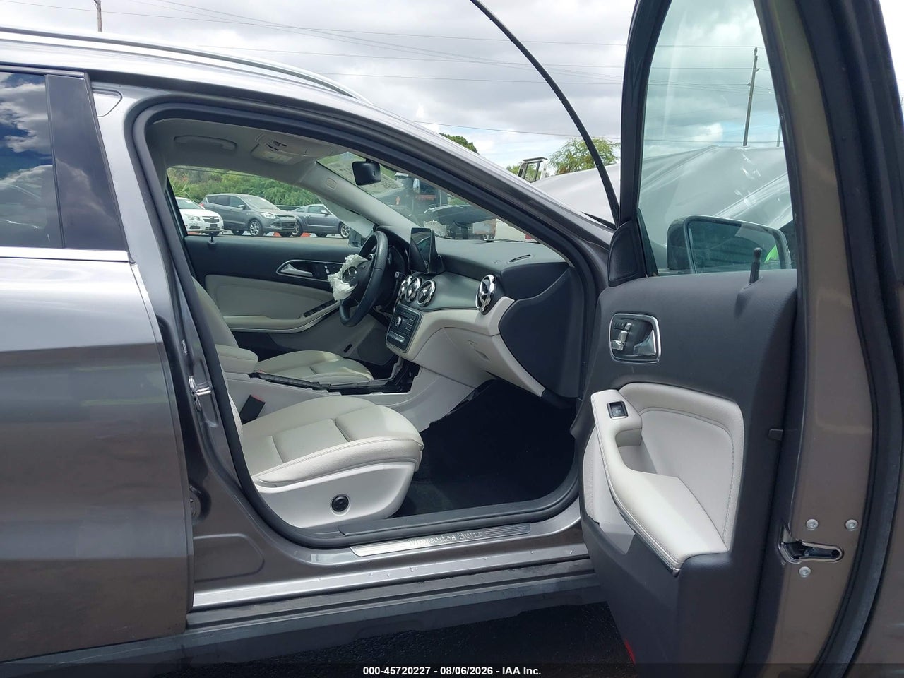 2020 MERCEDES-BENZ GLA 250 · 5/10
