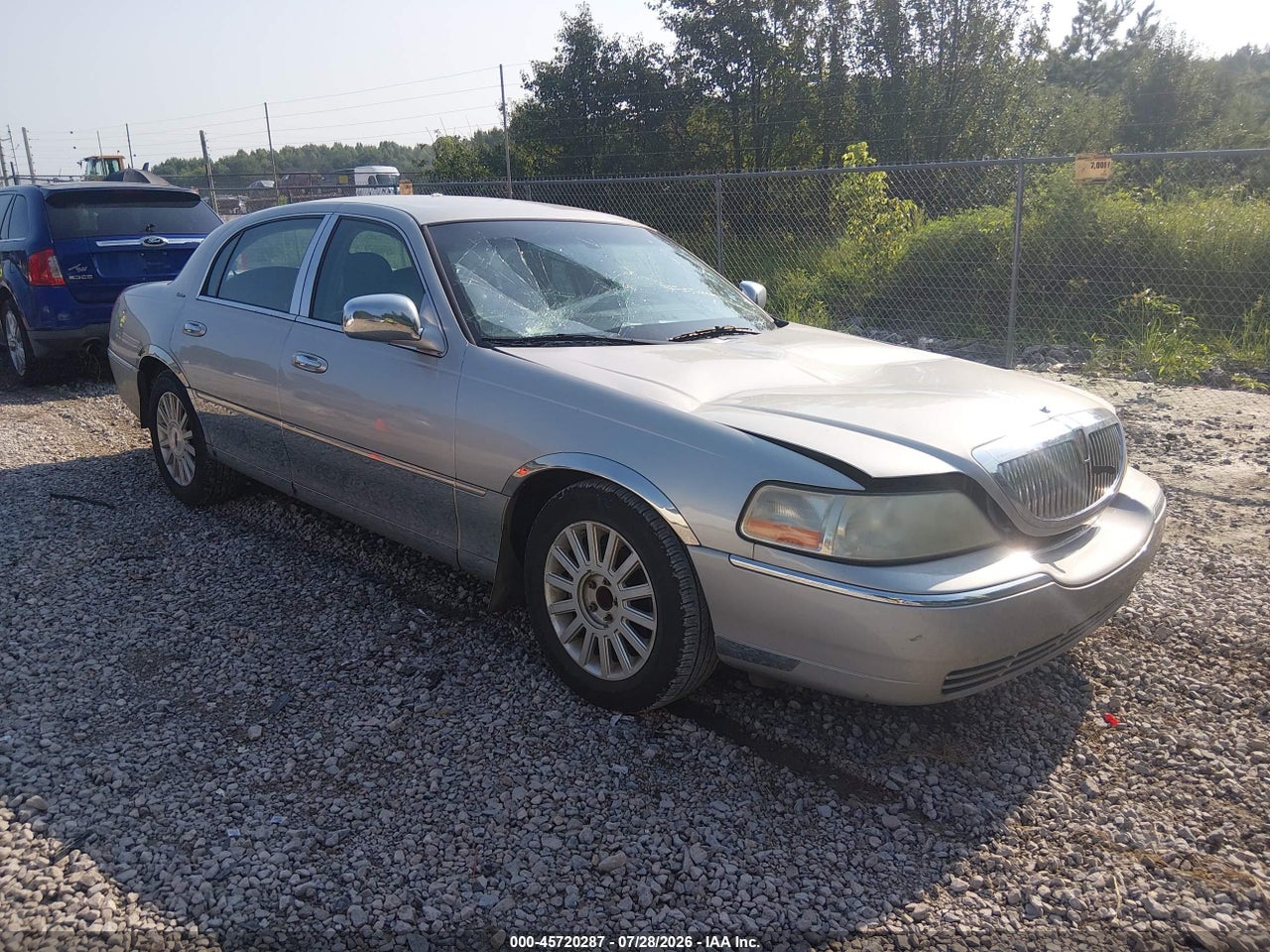 1LNHM81W54Y****** · 2004 LINCOLN TOWN CAR SIGNATURE