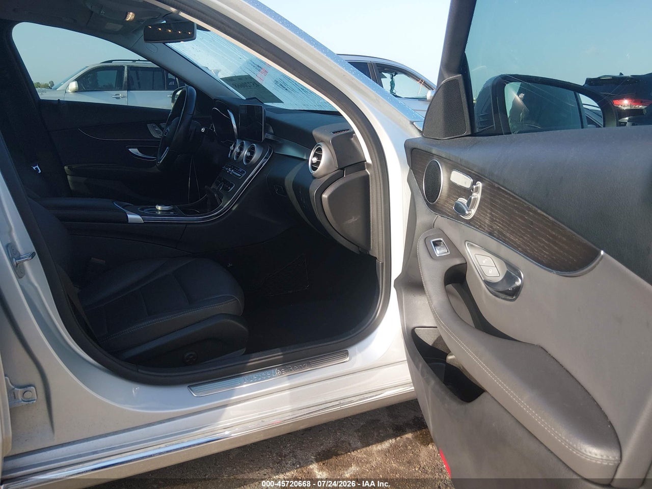 2020 MERCEDES-BENZ C 300 · 5/11