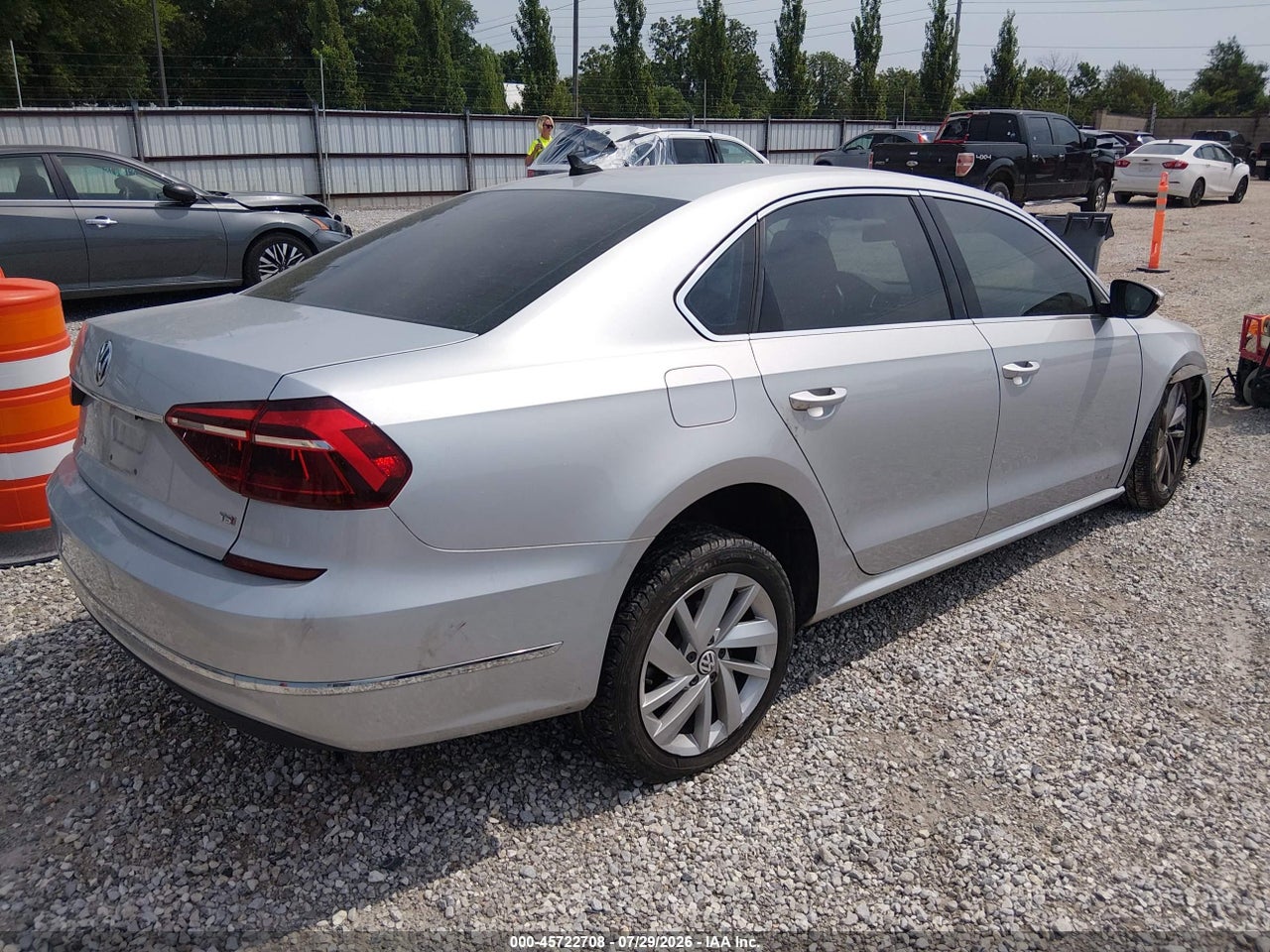2018 VOLKSWAGEN PASSAT 2.0T SE · 4/11