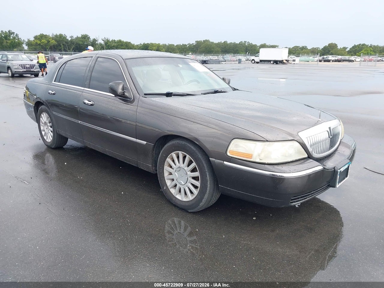 1LNHM81W05Y****** · 2005 LINCOLN TOWN CAR SIGNATURE