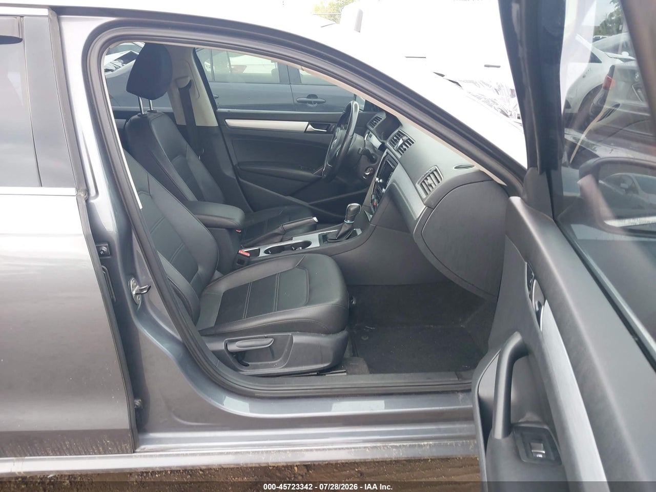 2013 VOLKSWAGEN PASSAT 2.5L SE · 5/11