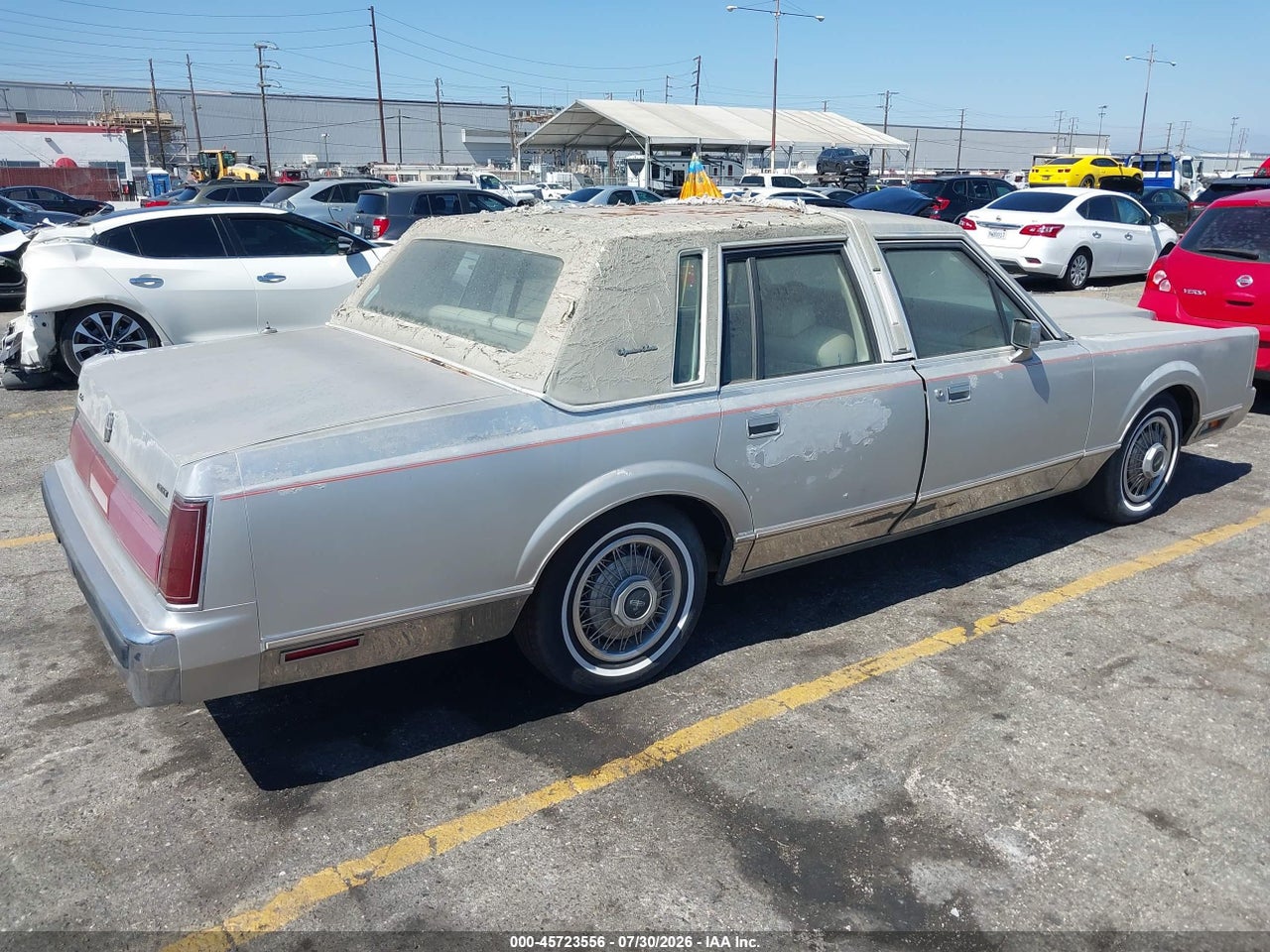 1985 LINCOLN TOWN CAR · 4/11