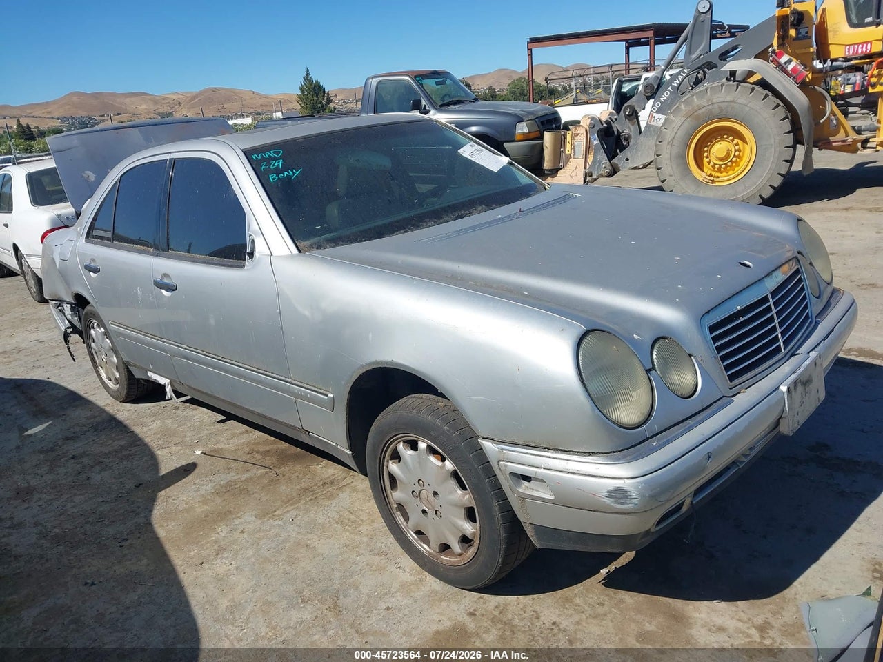 WDBJF65H2XA****** · 1999 MERCEDES-BENZ E 320