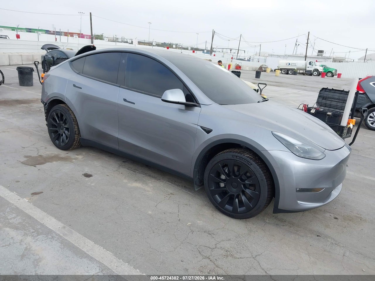 7SAYGDEE7SF****** · 2025 TESLA MODEL Y LONG RANGE DUAL MOTOR ALL-WHEEL DRIVE