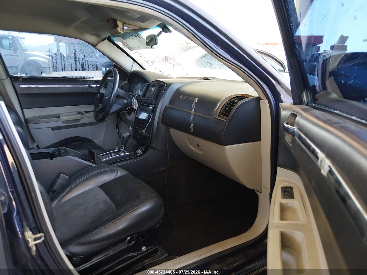 2005 CHRYSLER 300 TOURING · 5/11