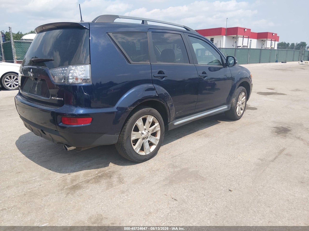 2013 MITSUBISHI OUTLANDER SE · 4/11
