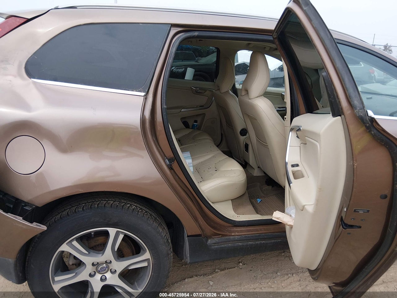 YV4902DZ9C2****** · 2012 VOLVO XC60 T6 · 8/11