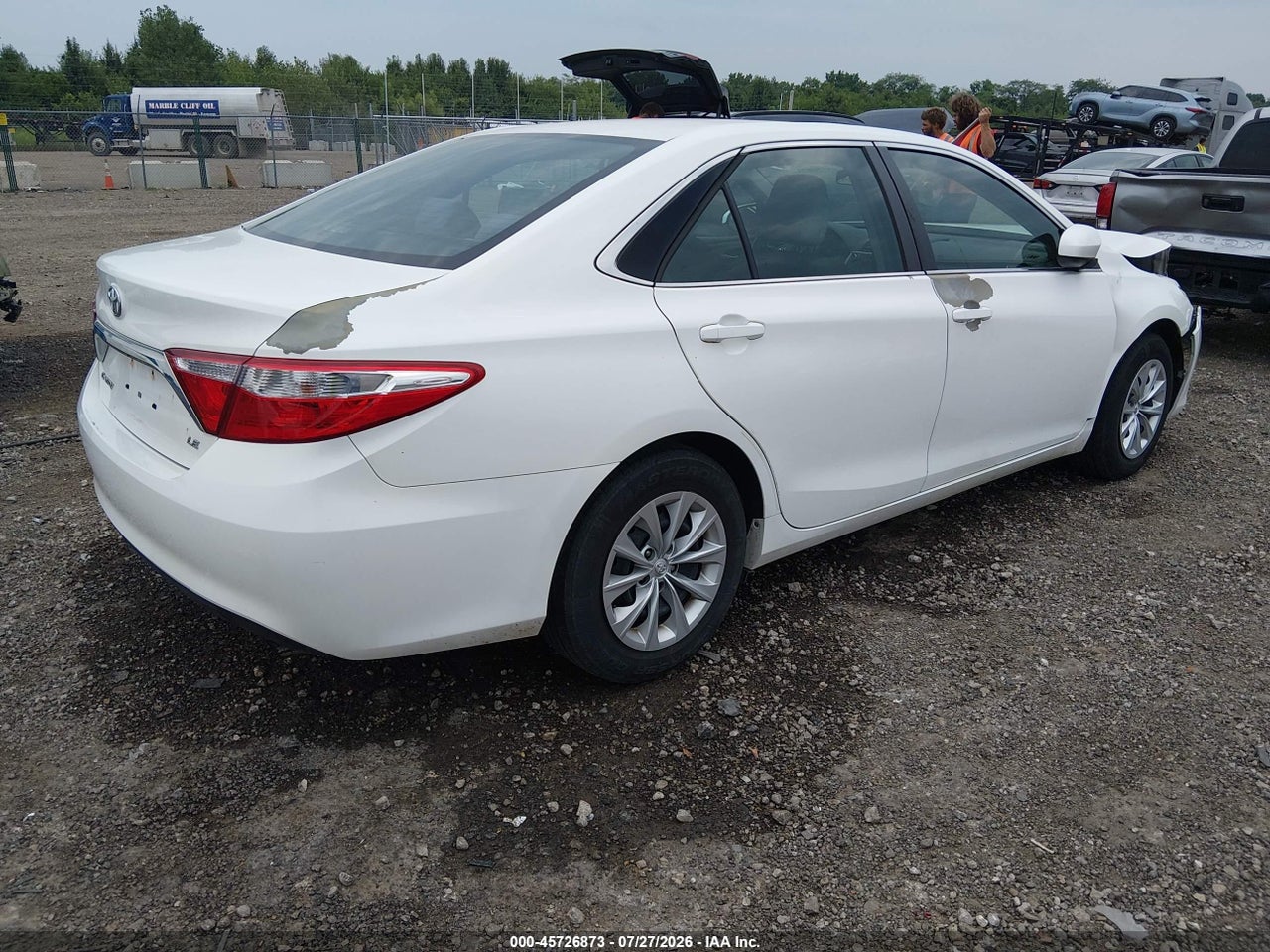 2015 TOYOTA CAMRY LE · 4/11