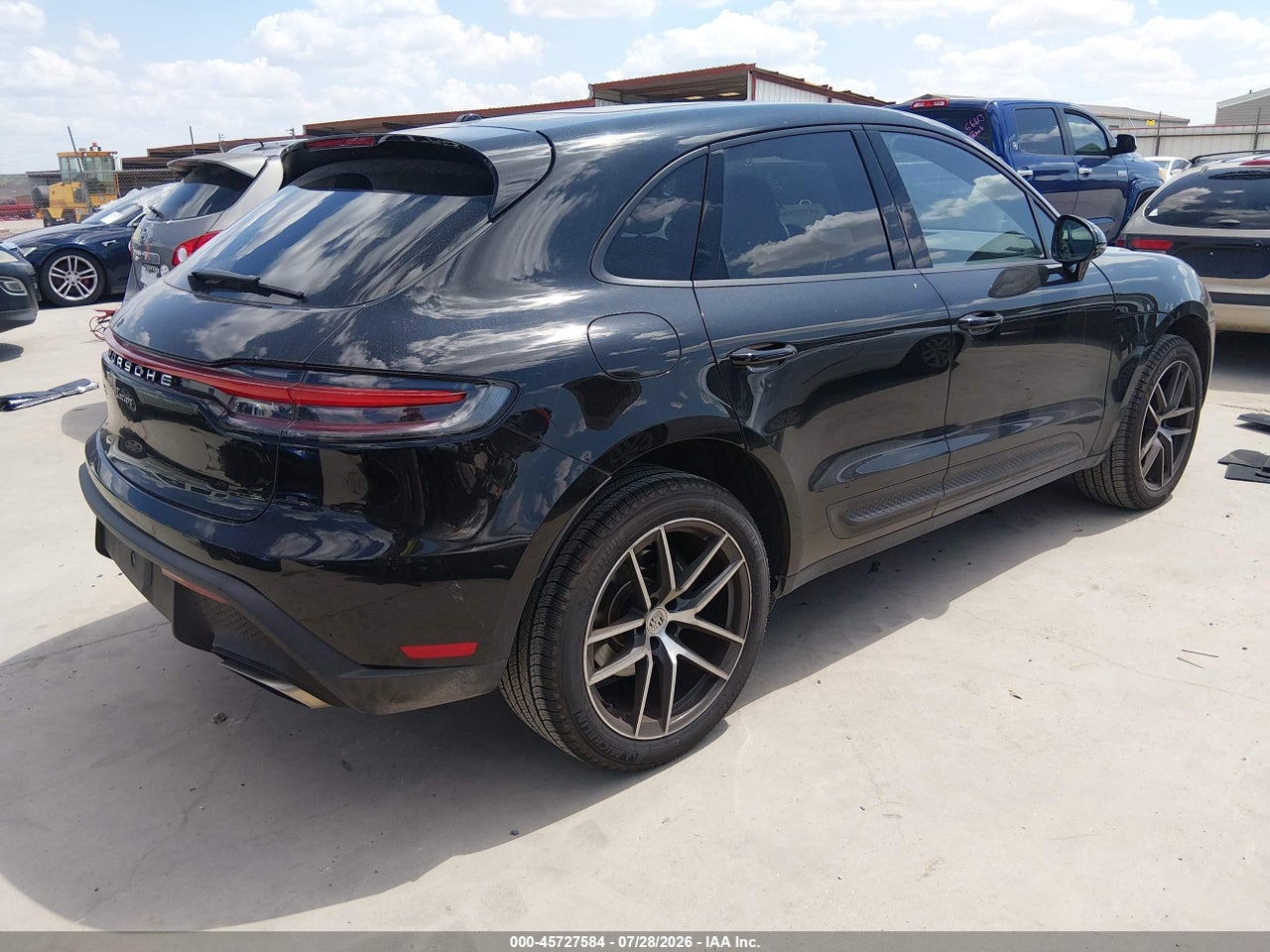 2025 PORSCHE MACAN T · 4/11