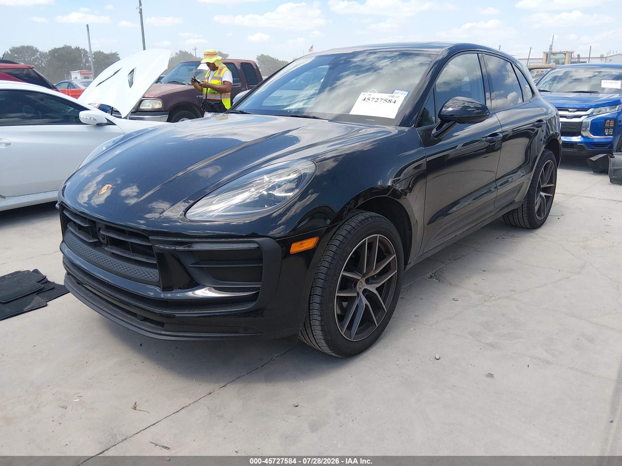 2025 PORSCHE MACAN T · 2/11