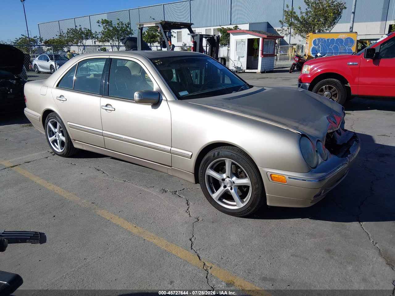 WDBJF65J5YB****** · 2000 MERCEDES-BENZ E 320