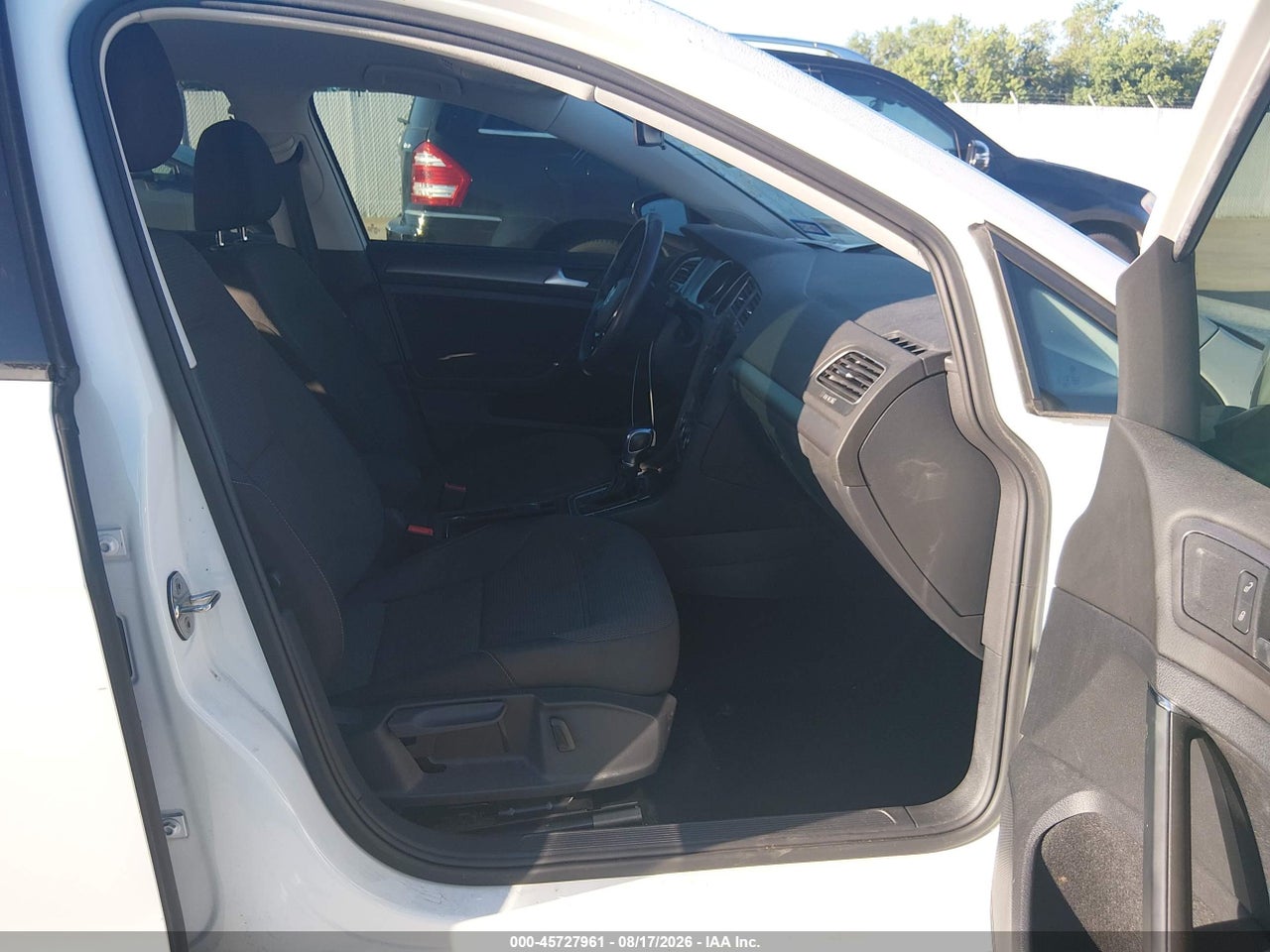 2019 VOLKSWAGEN E-GOLF SE · 5/11