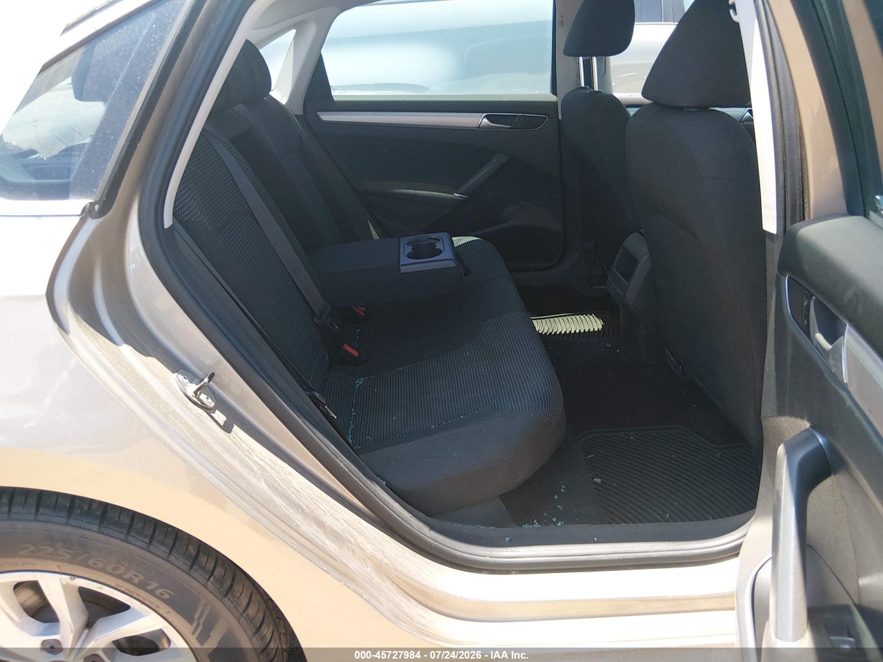 1VWAT7A37GC****** · 2016 VOLKSWAGEN PASSAT 1.8T S · 8/11