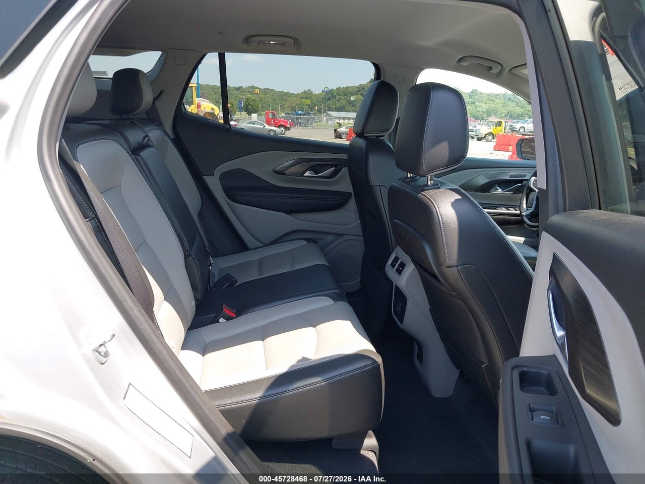 2022 GMC TERRAIN FWD SLT · 8/11