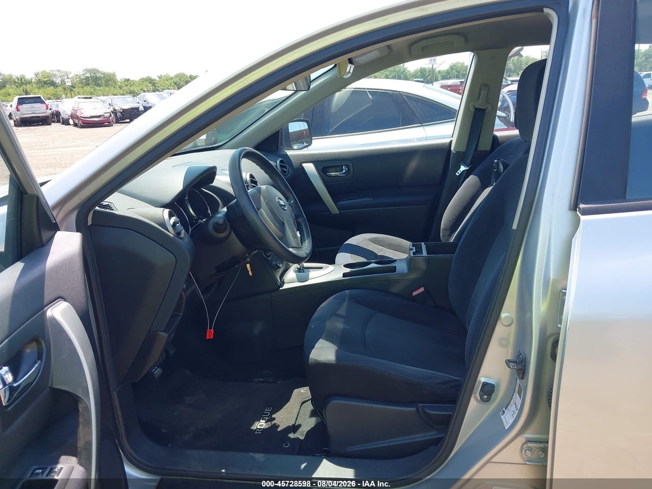 2009 NISSAN ROGUE S · 5/11