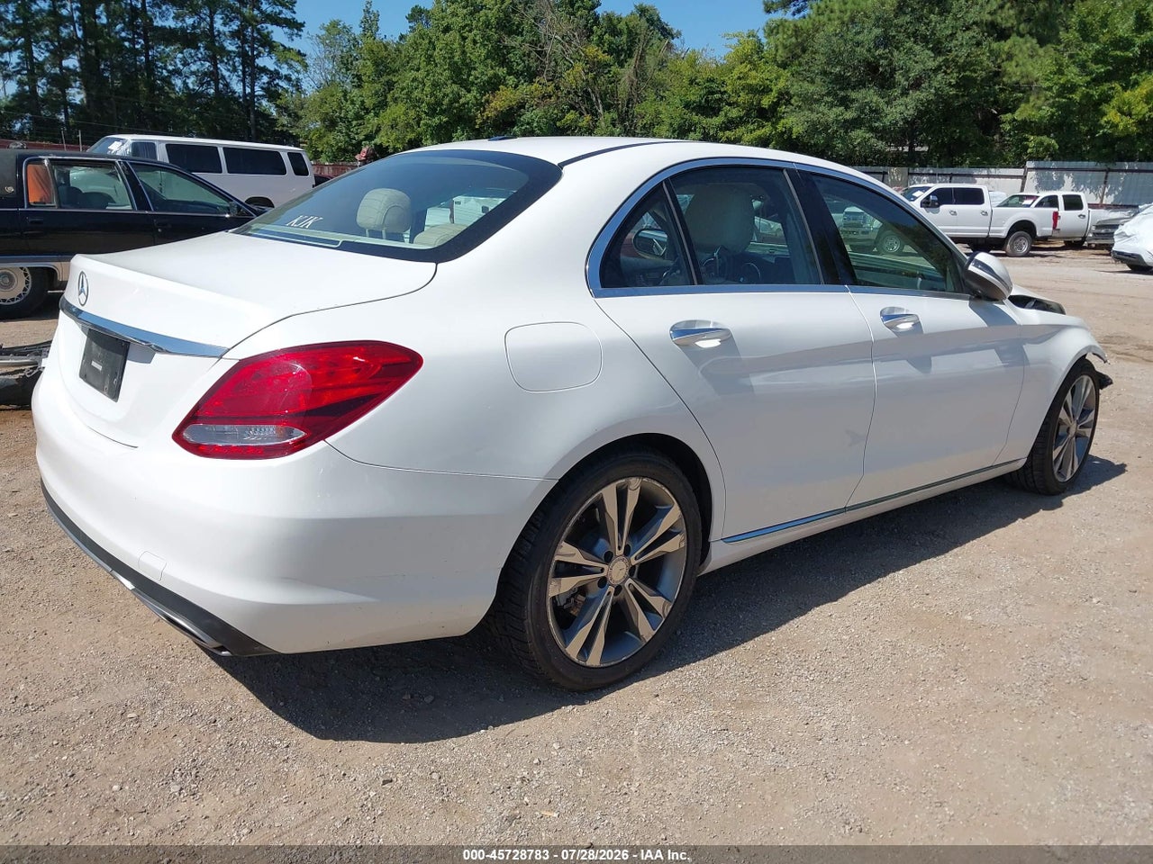 2016 MERCEDES-BENZ C 300   · 4/11