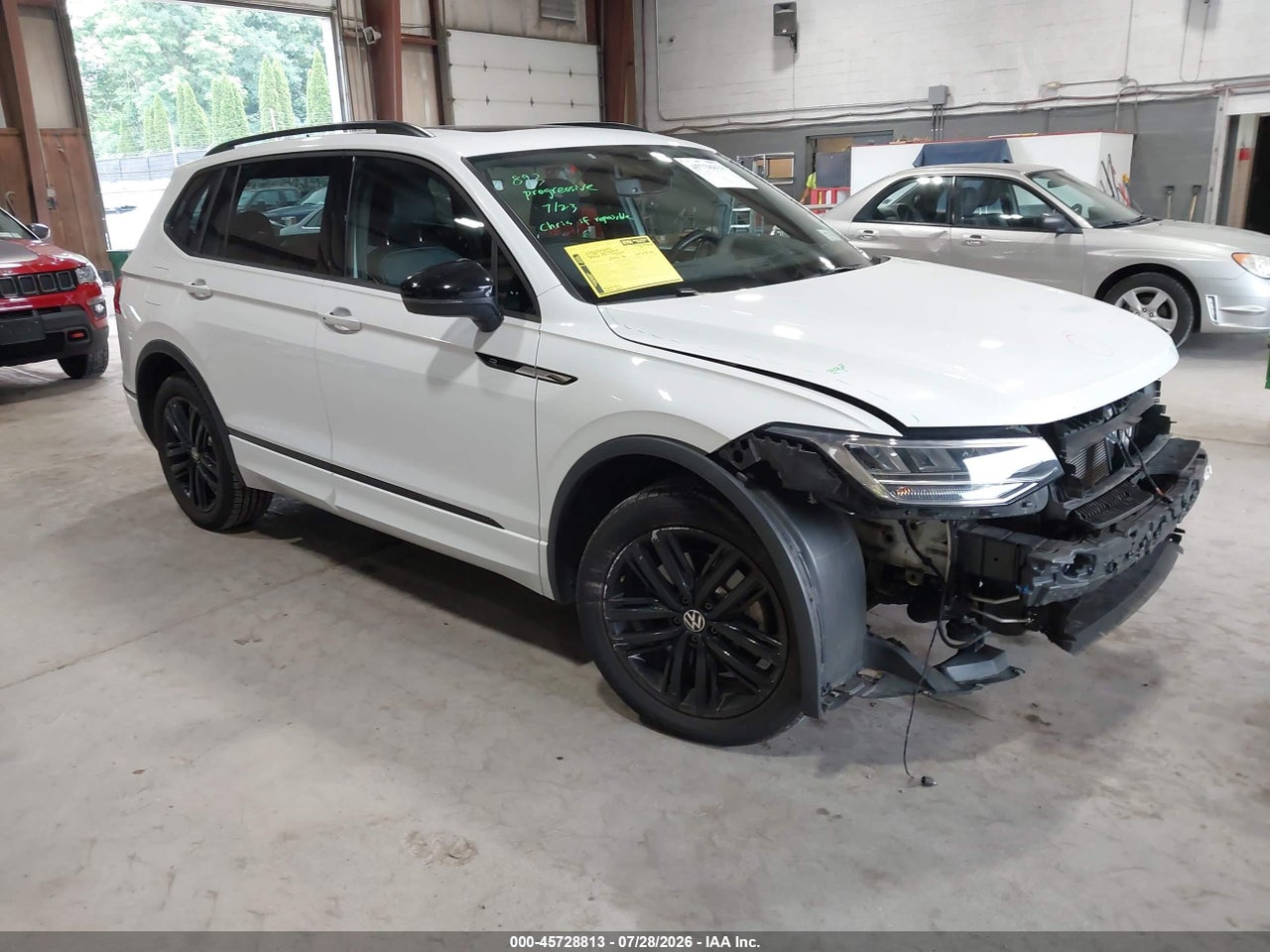 3VV8B7AX8NM****** · 2022 VOLKSWAGEN TIGUAN 2.0T SE R-LINE BLACK
