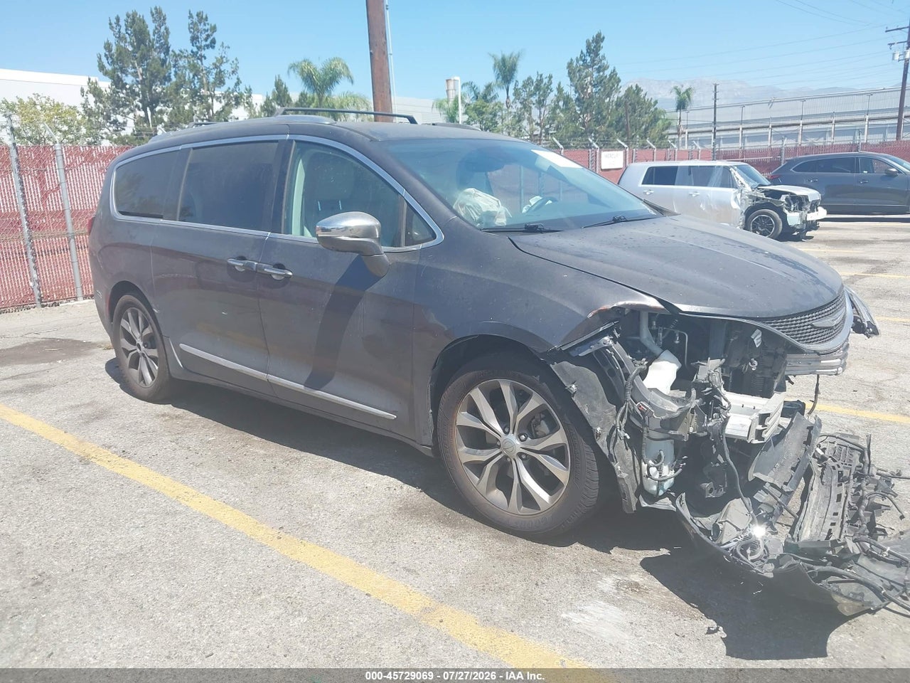 2C4RC1GGXHR****** · 2017 CHRYSLER PACIFICA LIMITED