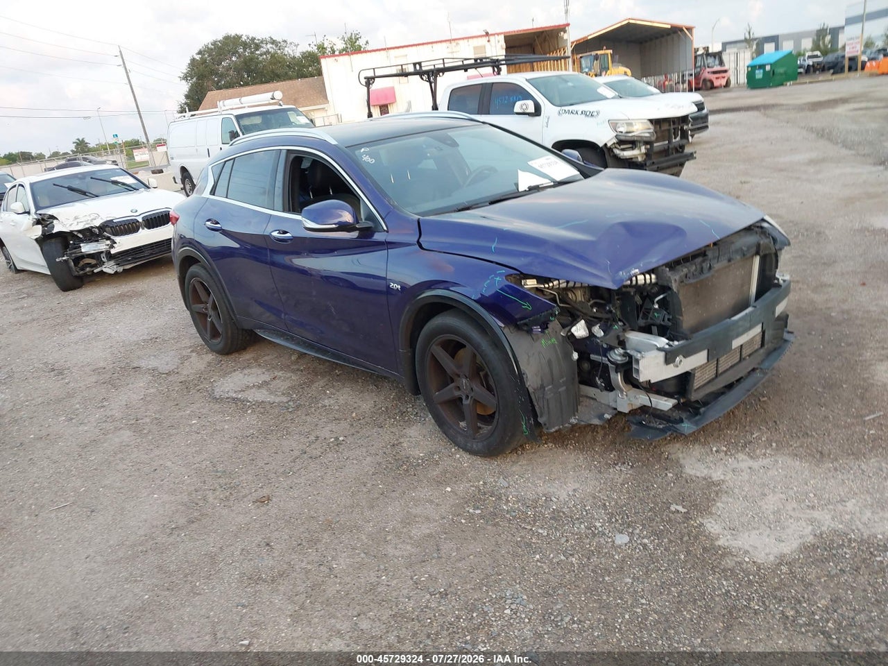 SJKCH5CP3HA****** · 2017 INFINITI QX30 PREMIUM