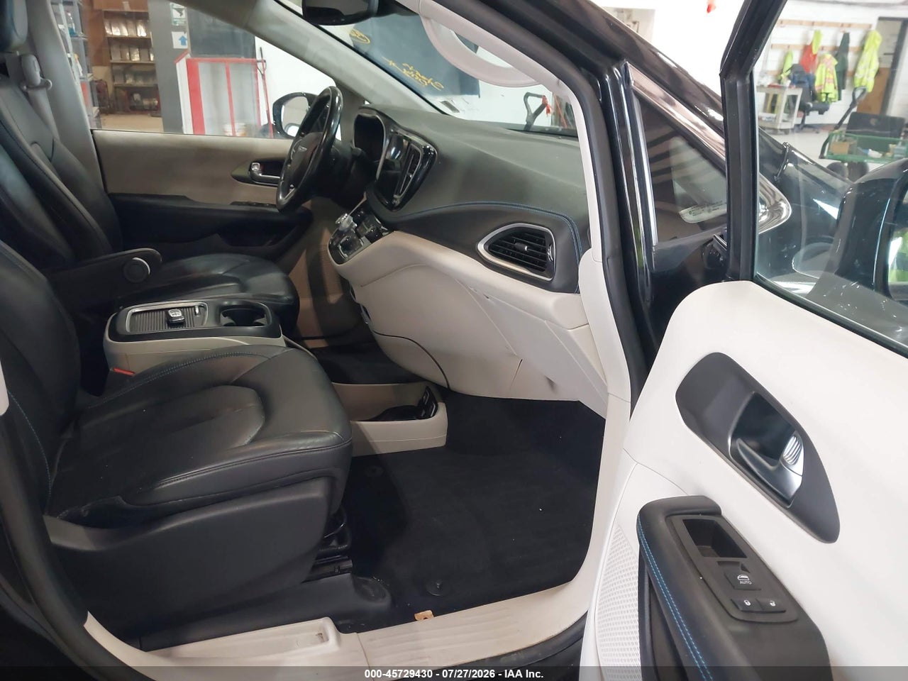 2021 CHRYSLER PACIFICA TOURING L · 5/11