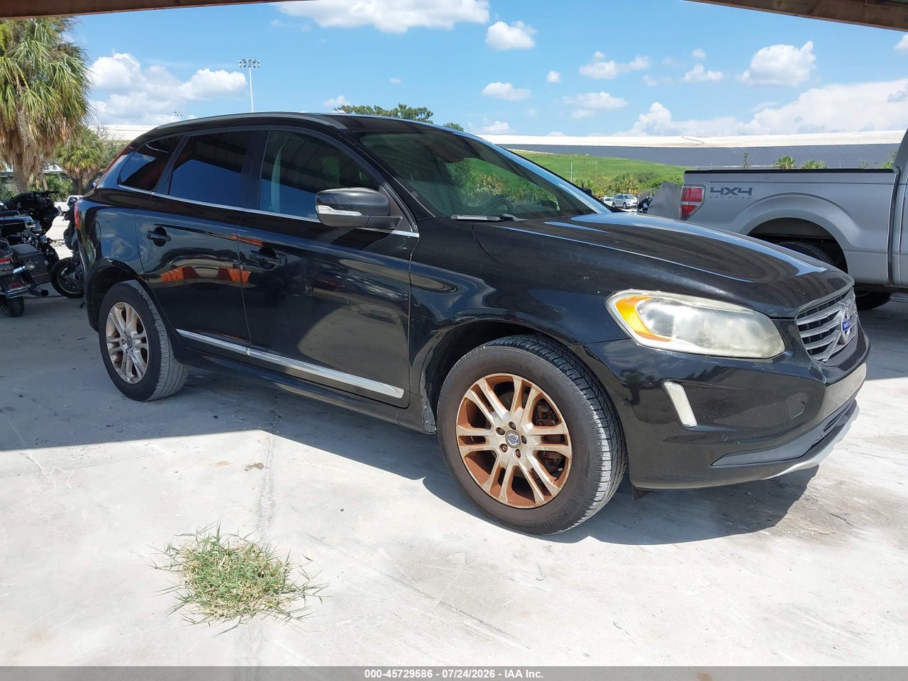 YV440MDK0F2****** · 2015 VOLVO XC60 T5 PREMIER