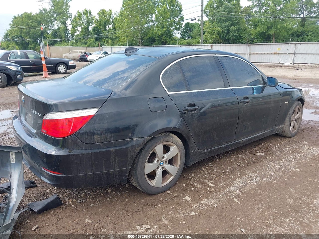 2008 BMW 528XI   · 4/11
