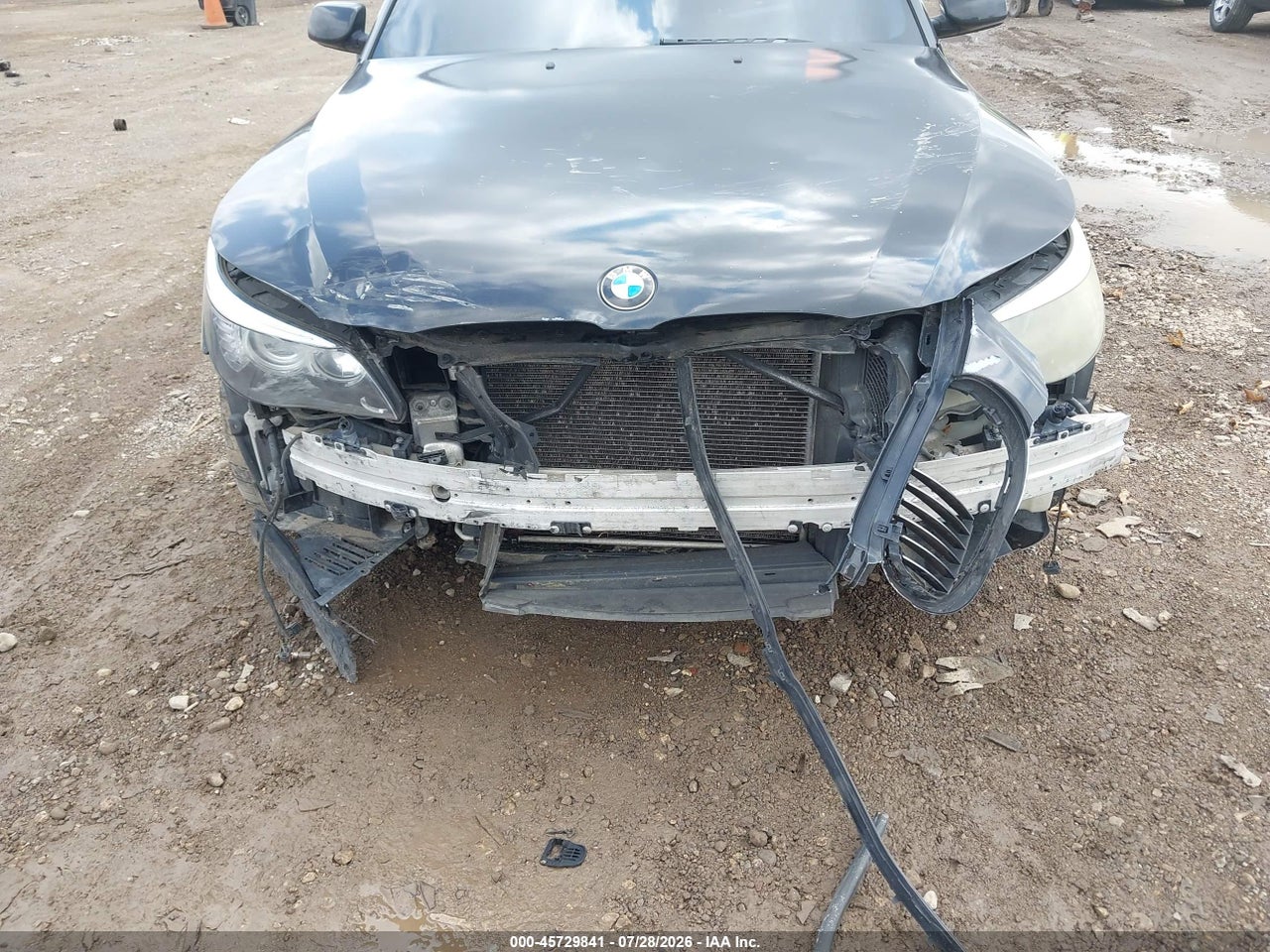 2008 BMW 528XI   · 6/11