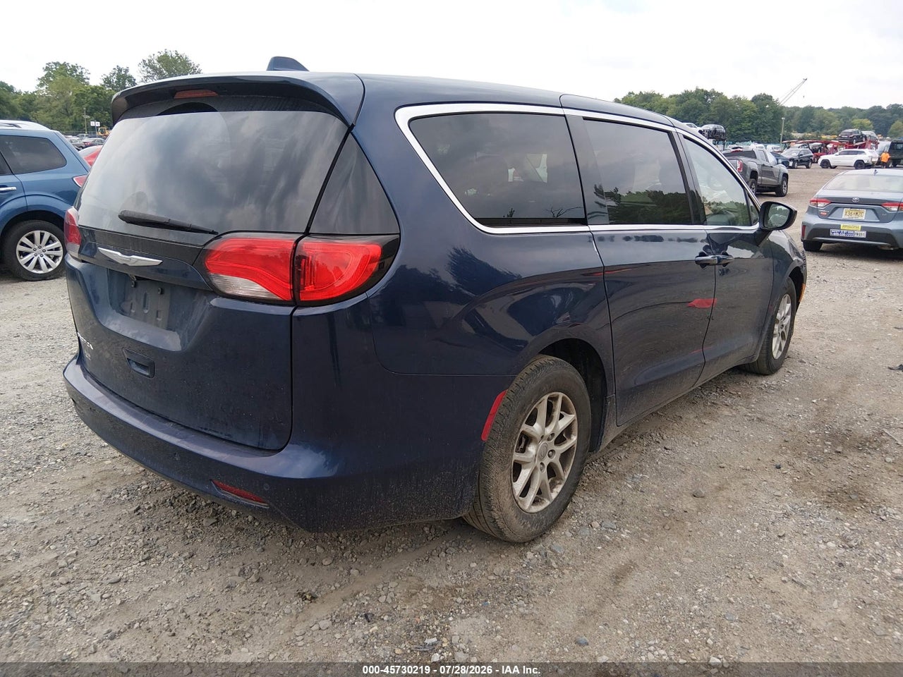 2017 CHRYSLER PACIFICA TOURING · 4/11