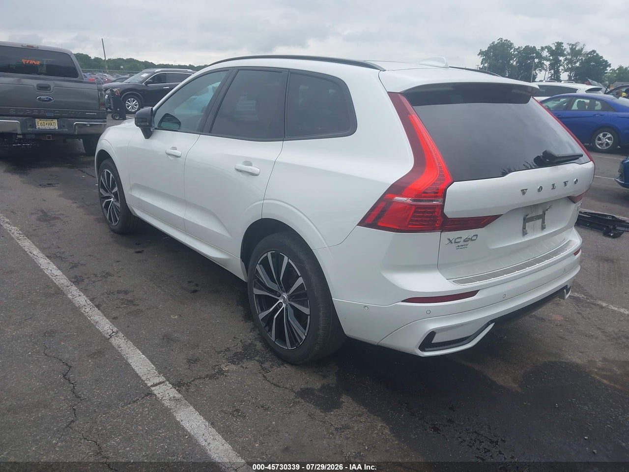 2024 VOLVO XC60 B5 PLUS DARK THEME · 3/11