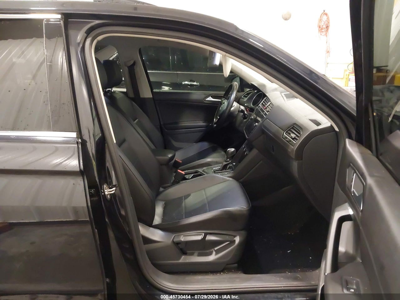 2018 VOLKSWAGEN TIGUAN 2.0T SE/2.0T SEL · 5/11