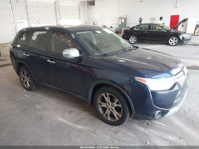 JA4AZ3A35FZ****** · 2015 MITSUBISHI OUTLANDER SE