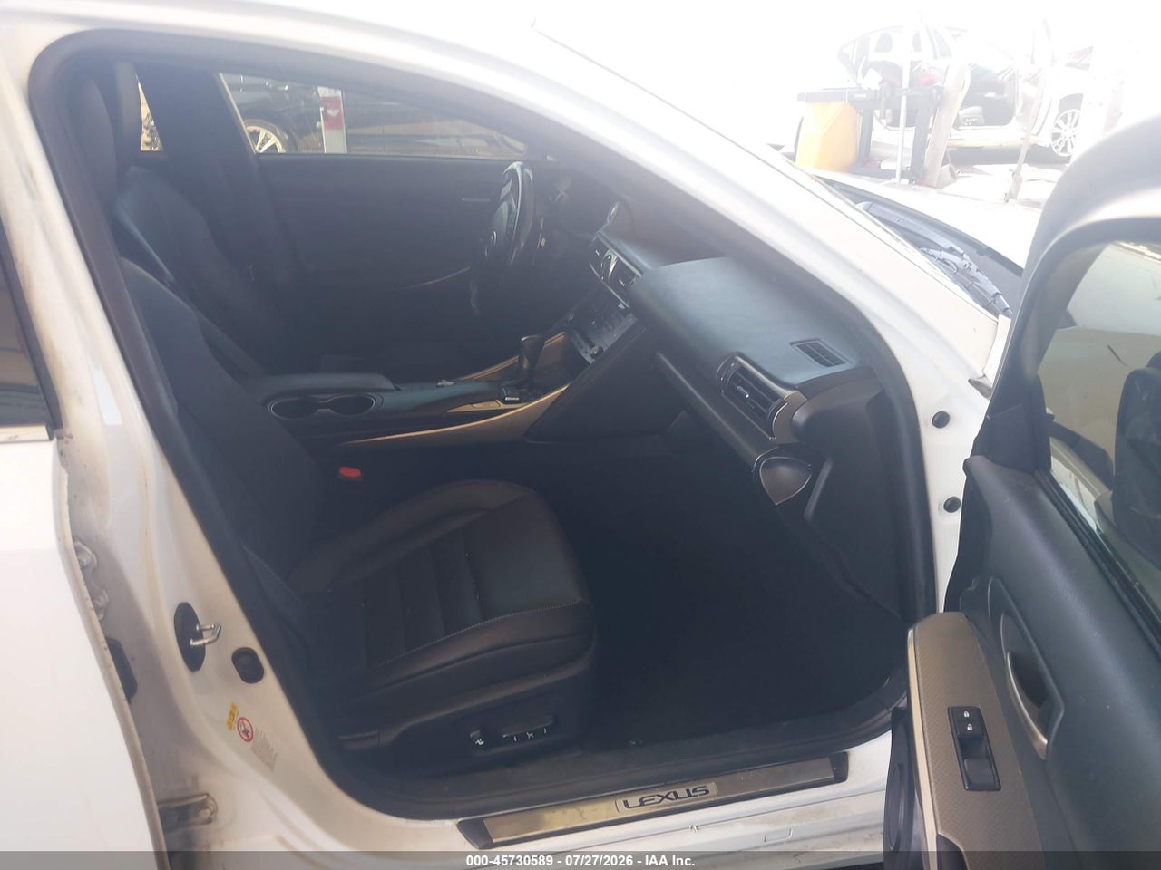 2017 LEXUS IS 200T · 5/10
