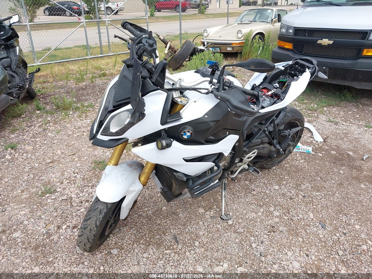 2018 BMW S 1000 XR · 2/11