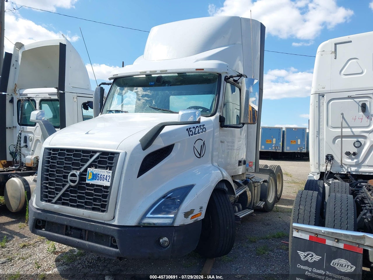 2020 VOLVO VNR · 2/4