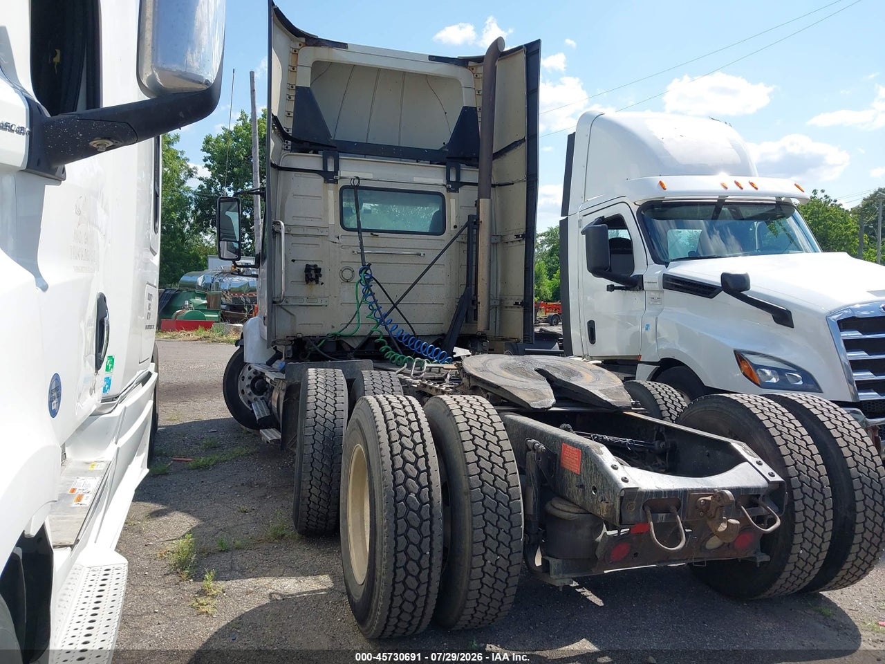 2020 VOLVO VNR · 3/4