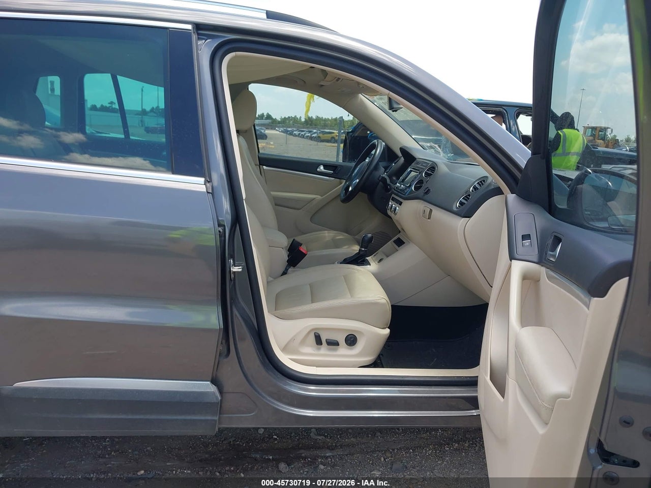 2013 VOLKSWAGEN TIGUAN SEL · 5/11